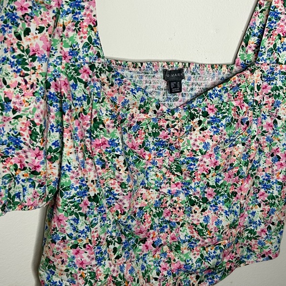 Floral Smocked Puff Sleeve crop top - Picture 9 of 11